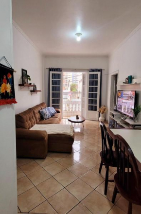 Apto c/ sacada, ao lado do Shopping, 300mt praia.